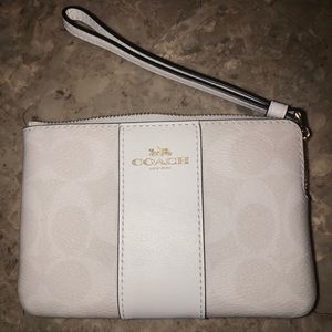 Brand New Never Used COACH Corner Zip Wristlet